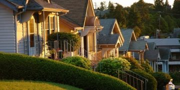 US housing starts rise amid low rates, inventory of existing homes