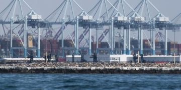 Long Beach Port reports drop in incoming cargo • Long Beach Post News