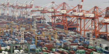 Japan to halve tax on int’l cargo ships to attract more vessels