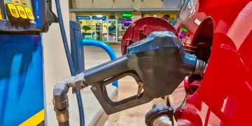 Gasoline prices fall to lowest level since March on rising inventories, analyst says – TribLIVE