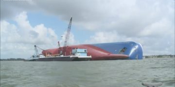 Divers remove oil, fuel from capsized Golden Ray cargo ship