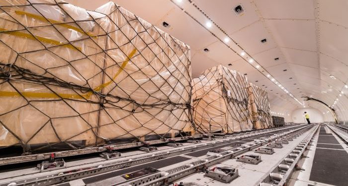 Airlines losing safety net as forwarders slash contract volumes