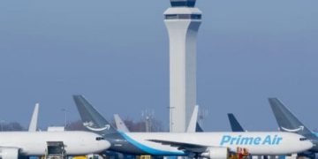 Amazon Taps Discount Airline For Cargo Fleet