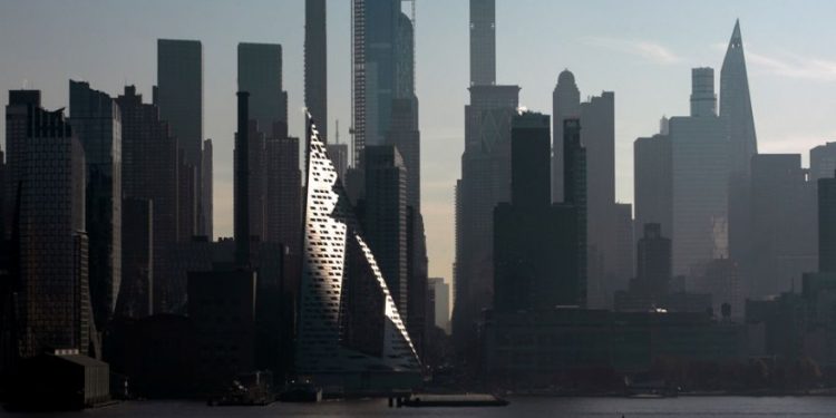 Freebies not enough to clear Manhattan’s luxury condo inventory, Real Estate