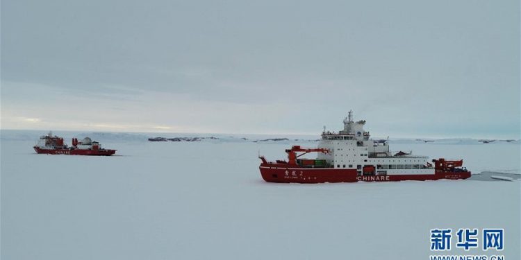 China’s icebreakers unload cargo in Antarctica