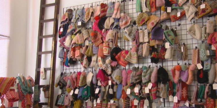 ‘French Knot’ warehouse sale draws hundreds of fans across the state to Lafayette