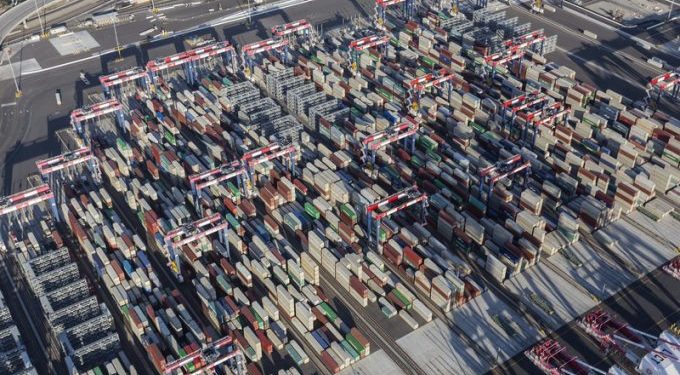 Full ships and threat of rollovers keep ocean rates ‘healthy’