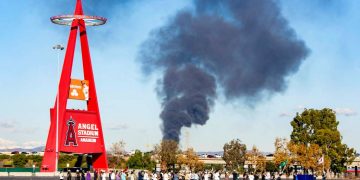 Firefighters battle warehouse blaze in Orange – Orange County Register