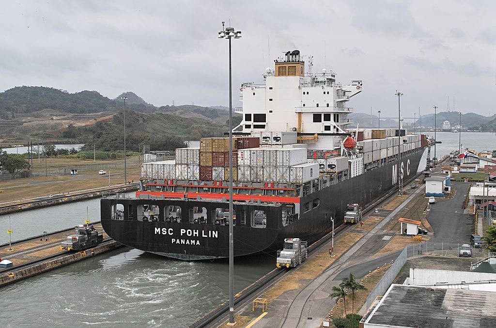 Panamax ship exiting the Miraflores locks in Panama. Credit: Wikimedia Commons/Dicklyon