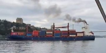 Shocking moment giant cargo ship with mechanical fault smashes into side of the Bosphorous