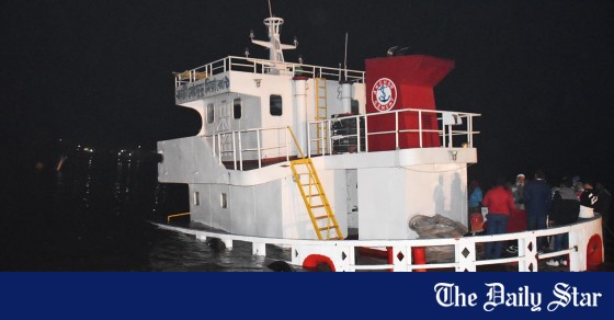 Clinker-laden cargo vessel capsizes in Kirtonkhola