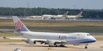 Cargo plane forced to return to San Francisco after bird strike