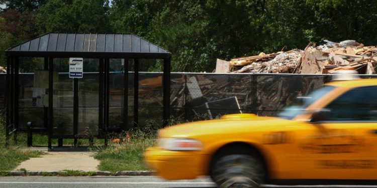 Asbestos in Central Campus apartments delays demolition, determined to be safe