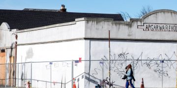 In Oakland’s Longfellow neighborhood, warehouse fire highlights problems