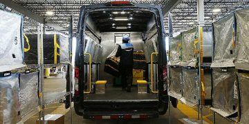 Robots’ rise pressures workers