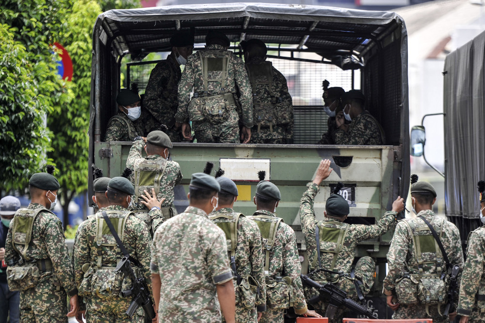 Malaysian Armed Forces being deployed to help the police enforce the movement control order in Kuala Lumpur, March 22, 2020. — Picture by Shafwan Zaidon Malaysian Armed Forces being deployed to help the police enforce the movement control order in Kuala Lumpur, March 22, 2020. — Picture by Shafwan Zaidon