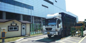 Samsung semiconductor business looks to local supply chain