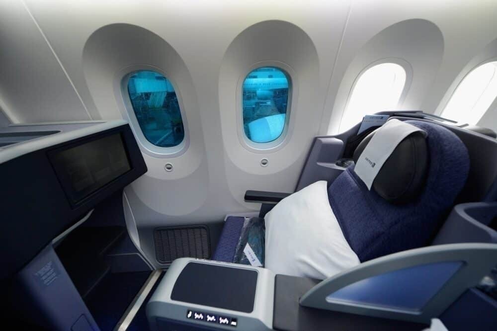 Boeing 787 windows