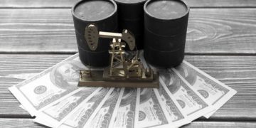 US Crude Oil Inventory Sank for Second Consecutive Week, While Refined Product Stocks Increased