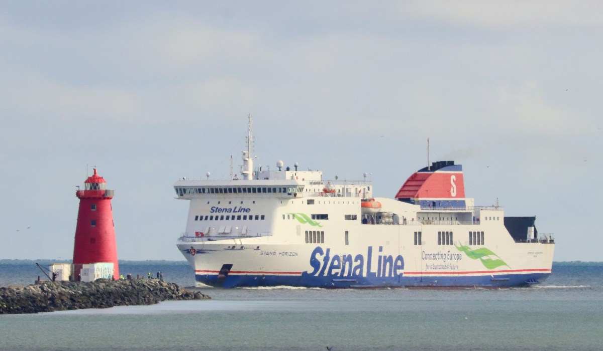 Stena Horizon approaching the Poolbeg lighthouse, inbound to Dublin earlier in October 2020. © Robbie Cox.