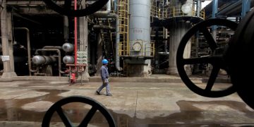 Oil Inventories Rose by 951,000 Barrels Last Week: API By Investing.com