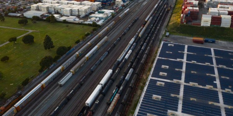 Freight boom fuels shipping and oil prices