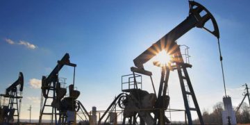 Oil gains 2pc after draws in US product inventories – Business Recorder