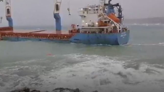 Cargo ship avoided seemingly inevitable grounding VIDEO – Maritime Bulletin
