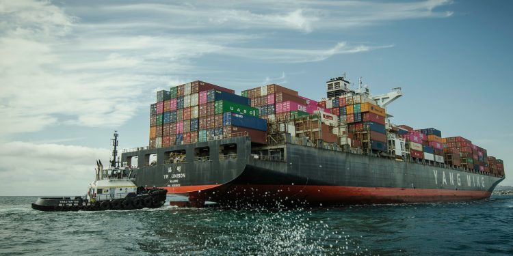 The American Shipper Top 10: Containers overboard, stock selloffs, and an air rebound