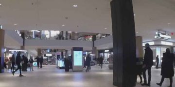 Just days to go, holiday shoppers faced with supply chain delays, are hedging their bets