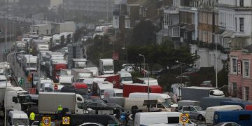 France allows British cargo, passengers in after virus scare