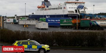 Brexit: New Irish Sea trade border begins operating