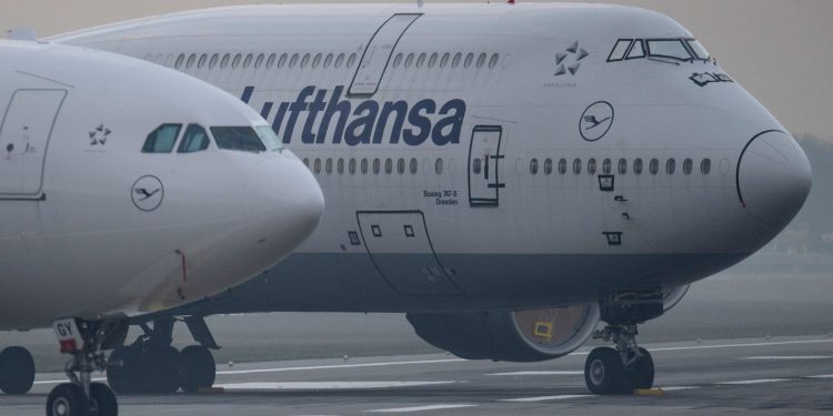 Lufthansa sends special cargo flight to UK with fresh food on board