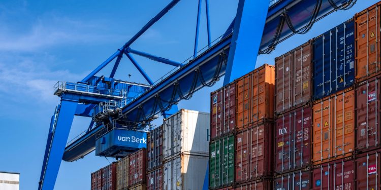 Cargo growth turns positive on Y-o-Y basis for the first time in October-November 2020