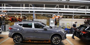 Connected vehicle makers face chip supply chain crisis