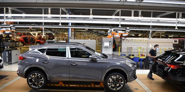 Connected vehicle makers face chip supply chain crisis