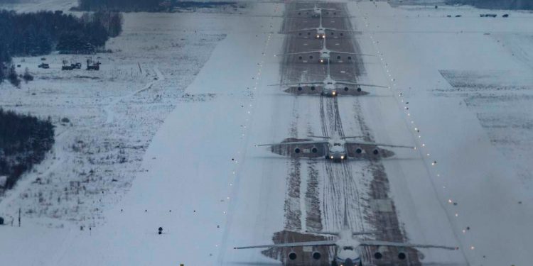 Russian Air Force conducts a mass launch of AN-124 heavy cargo aircraft