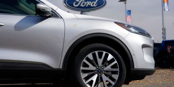 Semiconductor shortage forces automobile production cuts