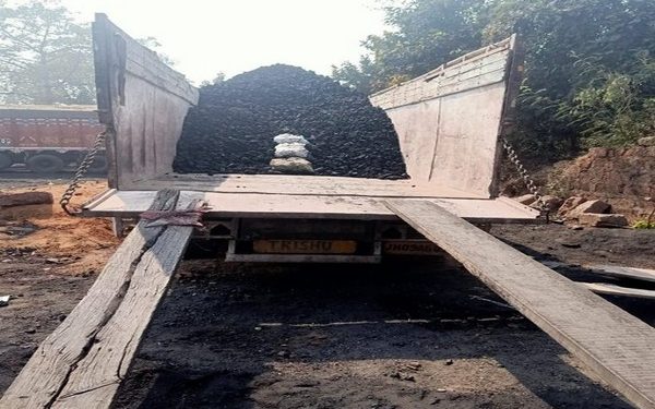 Odisha STF busts organised cargo theft racket 10 held -ANI
