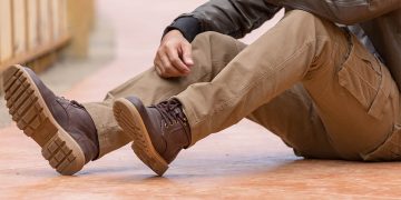 How to style men’s cargo trousers during winter 2021