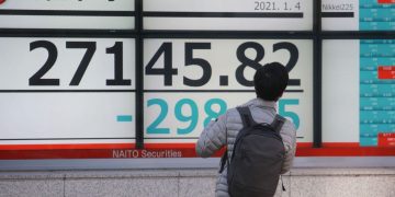 Asian stocks rise after Wall Street hits new high
