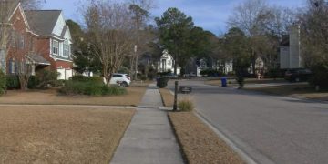 Housing inventory hits 20-year low, prices up