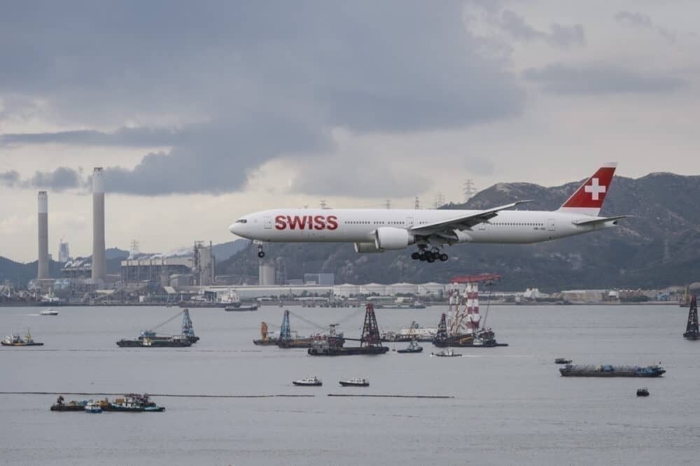 SWISS converts an additional 777 for cargo