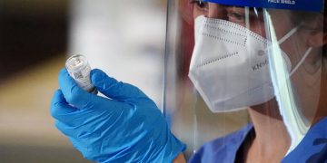 Vaccine supply chain concerns mix with those of new COVID-19 strains: Cuomo