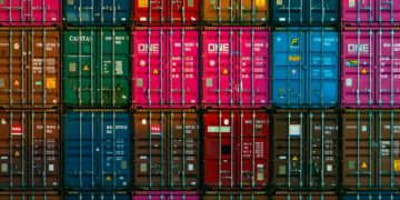 Trans-Pacific trade crashes into max-capacity ceiling