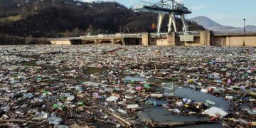 Plastic makers bet on new waste recovery technologies