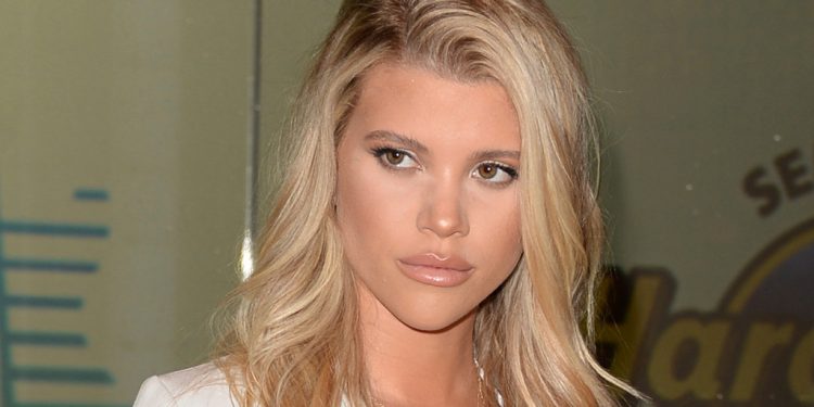 Sofia Richie Makes a Case for Cargo Pants in the Buzzy Cardigan Trend – Footwear News