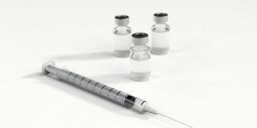 Centre orders procurement of 83 crore syringes for Covid vaccination