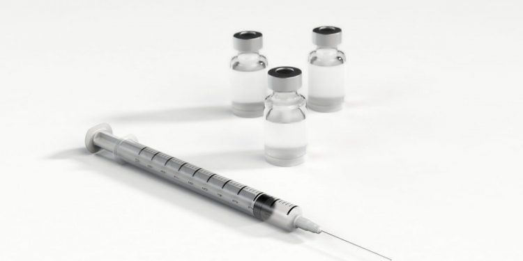 Centre orders procurement of 83 crore syringes for Covid vaccination