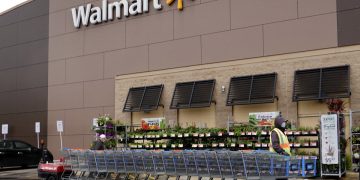 Walmart to convert dozens of stores into high-tech warehouses